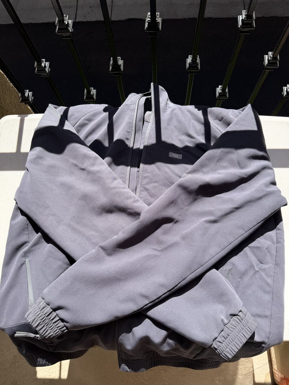 FIGS Cobaki Scrub Jacket Charcoal M